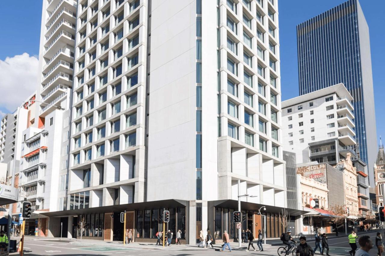 Hotel Qt Perth Exterior foto The Standard Bank building in Johannesburg