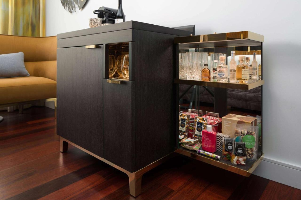 Hotel Qt Perth Exterior foto A bar cabinet