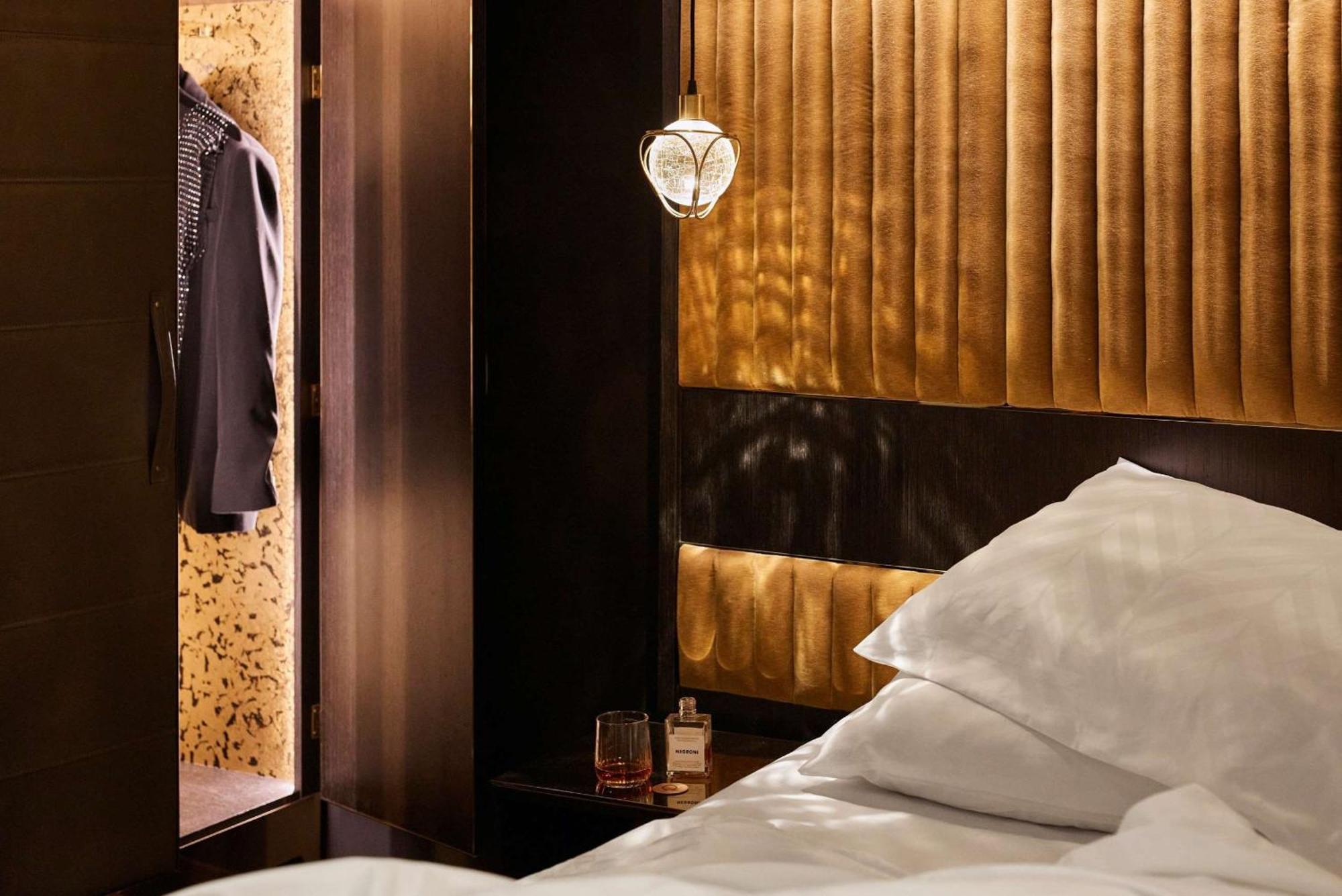 Hotel Qt Perth Exterior foto A bedroom at The Ivy Hotel