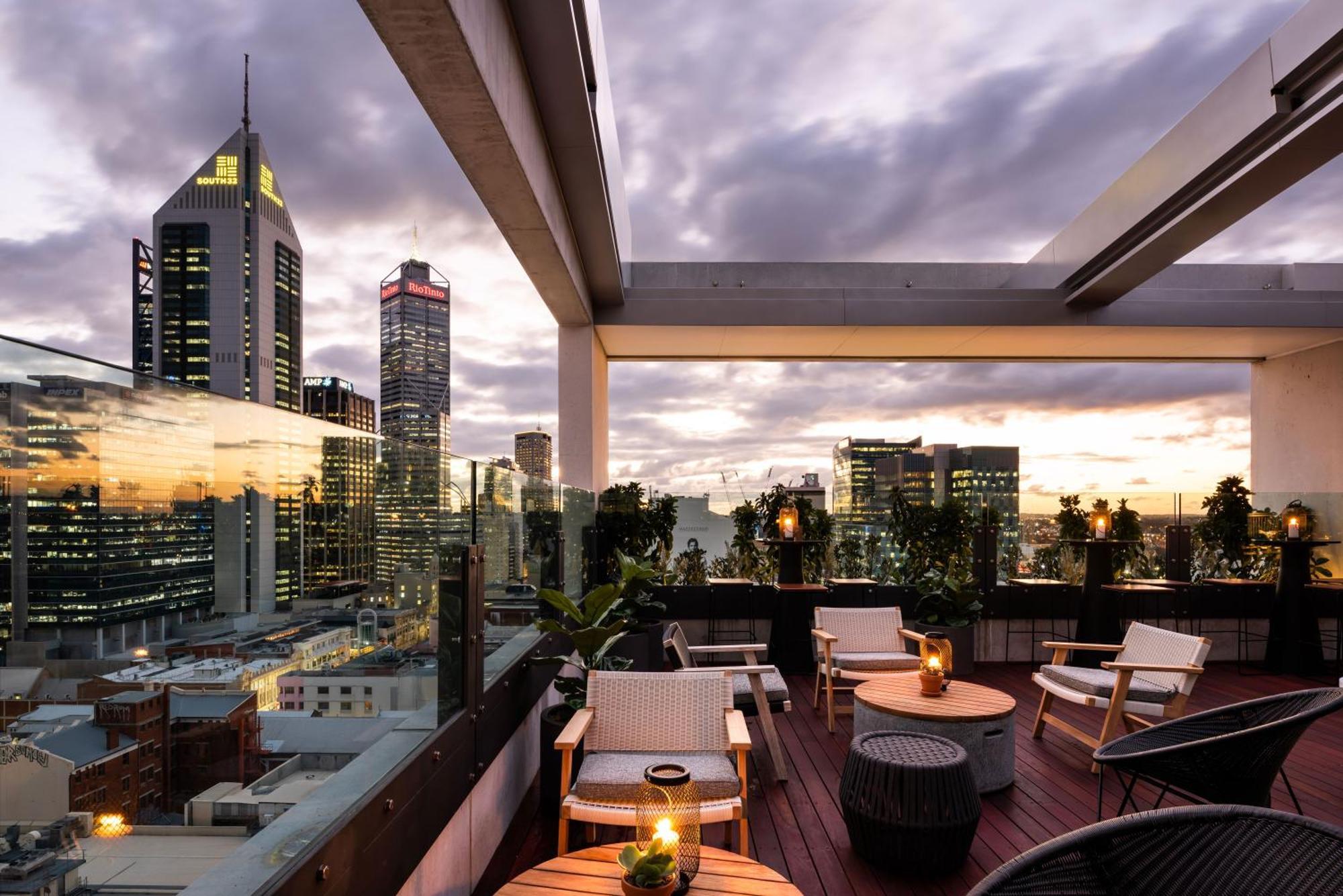 Hotel Qt Perth Exterior foto The Terrace at the Crown Towers